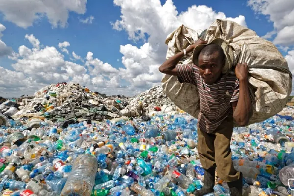 Rác thải nhựa có thể phân hủy trong bao lâu?